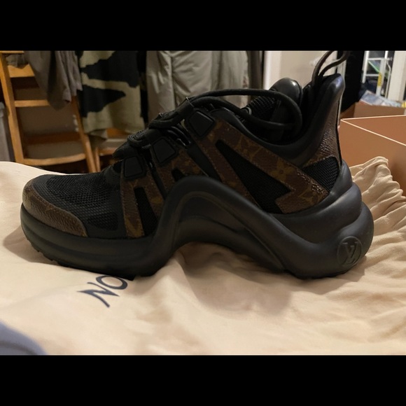 Brand New with receipt Louis Vuitton Arch Light Sneaker. - Picture 1 of 8